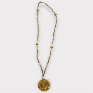 Elegant Gold Pendant Necklace